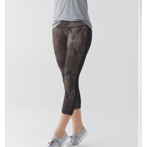 lululemon athletica Pants - Lululemon Wunder Under Crop ll Leggings Size 8 Golden Goddess Cashew Black